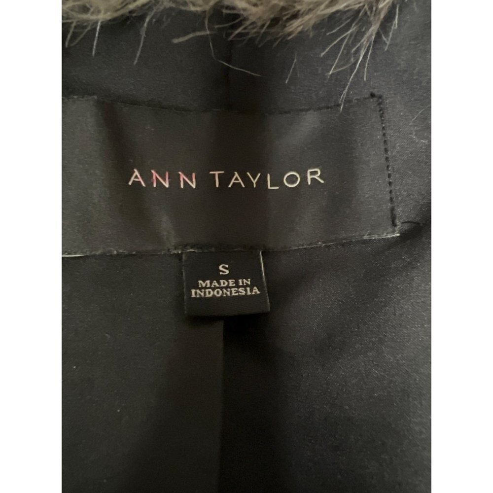 Ann Taylor Faux Fur Long Vest Plush Textured Topper Women's Size Small - Picture 7 of 9